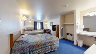 Western Executive Inn Отели рядом с достопримечательностью «Римрок Молл»