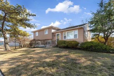 3 Bedroom Mimosa Pool Oasis, Sleeps 8, Outdoor Shower &Hot Tub.Dog & EV Friendly Отели рядом с достопримечательностью «Cape May Lighthouse»