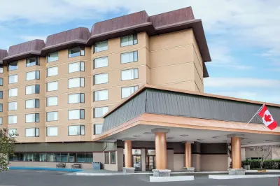 Mira Holdings Hotels near Woody's Spray Park