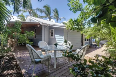 Charming Beachside 3BR Bungalow with hot tub Hotel in zona Sebastian Inlet State Park Hammock Trail