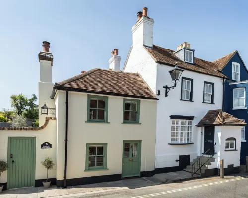 Quaint 18th Century Fishermans Cottage in Lymington Hotels in Lymington and Pennington