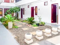 Kusuma Guest House Jombang RedPartner near Station Jombang Hotel dekat Agen telur sumbermulyo