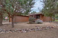 Beautiful Show Low Mountain Retreat