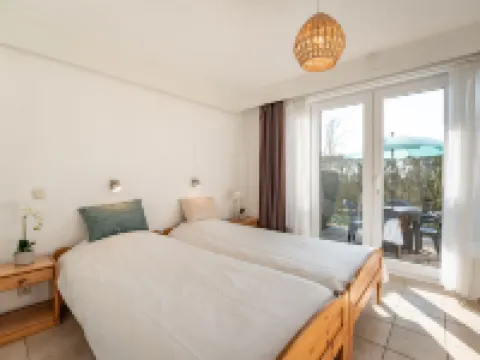 Sirius with parking and shared pool