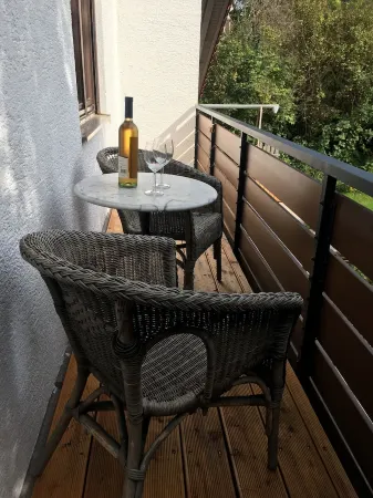 Spacious vacation apartment on Lake Starnberg Отели в г. Мюнзинг