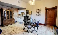 Charming historical apartment in the heart of down town art district of Ogden