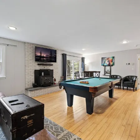 Comfortable & Spacious 5BD/3BA - Walk to State College HS and 5 min Uber to PSU