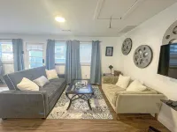 Beach Access  BBQ Grill  Cozy Studio  WIFI Hotels in Long Beach