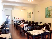 Jade Hotel