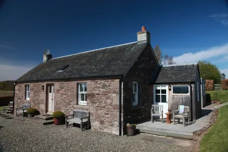 Award-Winning 5 Star Luxury Private Retreat - Hot Tub, Tennis, Fishing, Horses