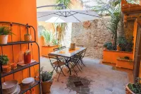Exclusive 3-Bedroom Apartment with Air Conditioning - Unbeatable Location - Rooftop Terrace - Apartments