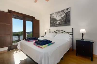 Stylish house, patio, pool, mountains, stunning white village, sea 20 mins  away