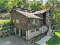 Awesome Country Retreat - 4BR - Private & Peaceful Hotels in Blooming Grove