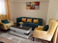 Lux Suites Mellow Apartments Kitengela فنادق في Olooloitikosh
