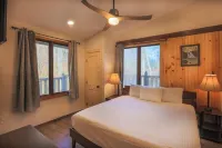 Fabulous 3Bed 3 bath Cottage Pool Hot tub Games