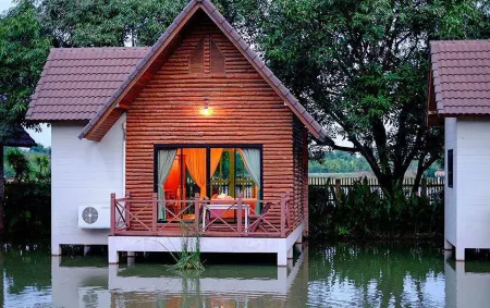 Saplaisuan Resort Отели в г. Song Phi Nong