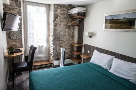 Hôtel Henri IV Отели в г. Монгайар