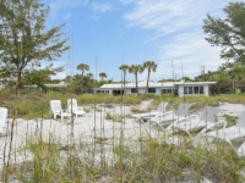 Las Hermanas 1 Hotels in Longboat Key