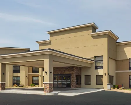 Clarion Inn & Suites Hotels in Vanderburgh County
