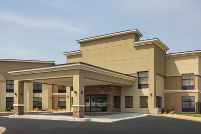 Clarion Inn & Suites Các khách sạn ở Knight Township