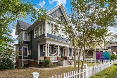 Birmingham Tree House Hotels in Five Points South