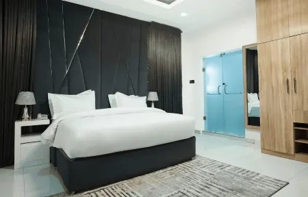 Alexandria Court Lekki Отели рядом с достопримечательностью «Oniru Private Beach»