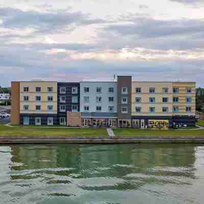 Fairfield Inn & Suites Port Clinton Waterfront Hotel Exterior