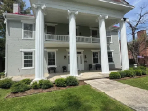 Historic Stonewall Stays • Room for 12 w/ New Bunk Room Hoteles en Gallatin