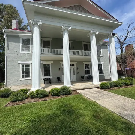 Historic Stonewall Stays • Room for 12 w/ New Bunk Room