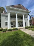 Historic Stonewall Stays • Room for 12 w/ New Bunk Room