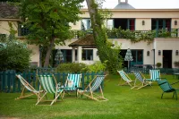 Le Fruit Defendu Hotels in Bougival