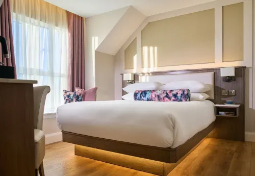 The James Hotel Hotels in Trá Lí