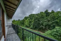 Spacious 4-Bed Apartment in Katugastota Hotels in Katugastota