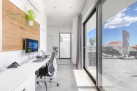 Manatee - Modern & Luxurious villa