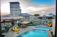 Avian Court Hotel - Pools