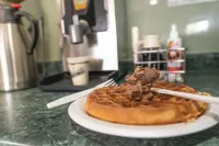 Super 8 by Wyndham Elgin - breakfast