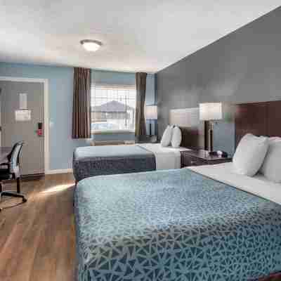 Econo Lodge Inn & Suites South Rooms