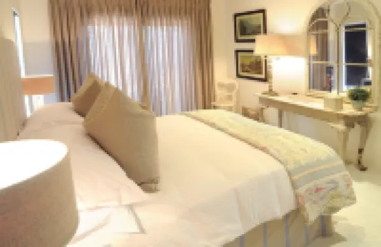 因維雷爾車站酒店