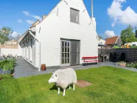 Farmhouse in Beveren Near Beach & Garden - WiFi
