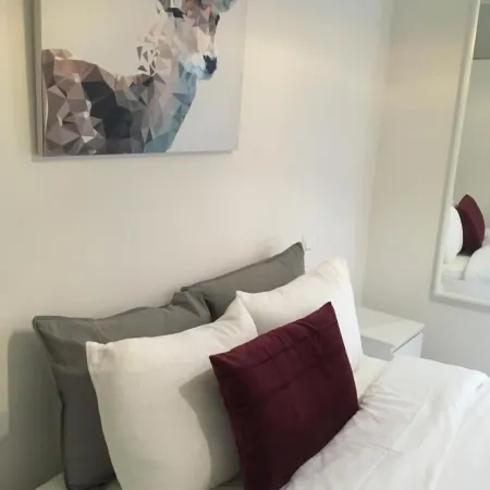 Modern 3 Beds in Convenient Location - Parking