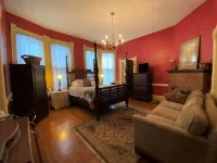 The Queen Anne Inn Hotels near Confederate Monument