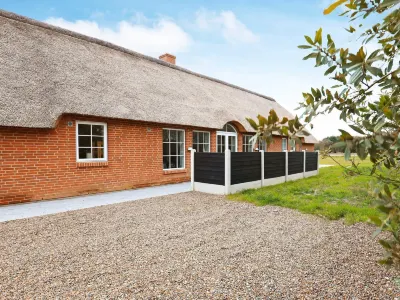 Luxury Retreat Near Sea - by Traum Ferienwohnungen Hotels near Husby Kirke