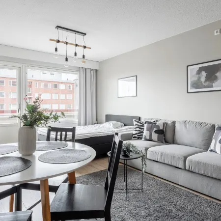 1Br Apt and Balcony Next to Railway Station