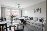 1Br Apt and Balcony Next to Railway Station Hotels in 