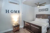Guest House with Loft Near Downtown
