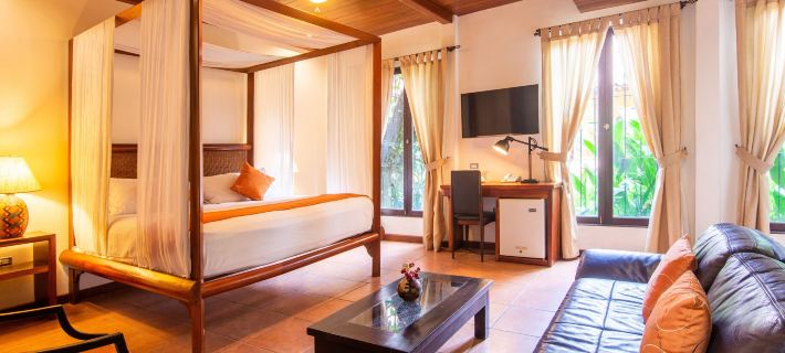 Estrada Hotel & Bistro Отели в г. Гранада
