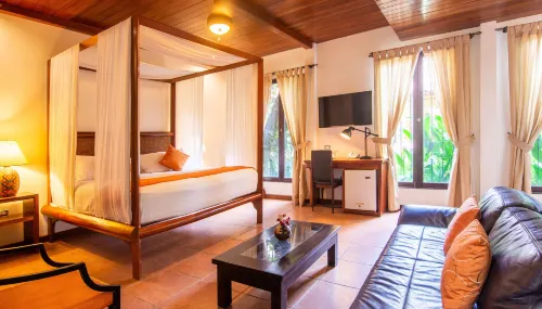 Estrada Hotel & Bistro - 3-Star