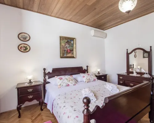 Holiday Home Villa Spilla Hotels in Selca