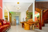 Hearty Center Motel