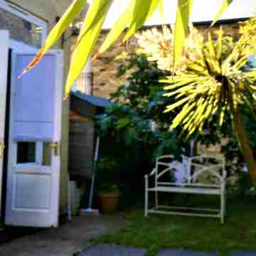 Kew Studios and Rooms Hotel Exterior